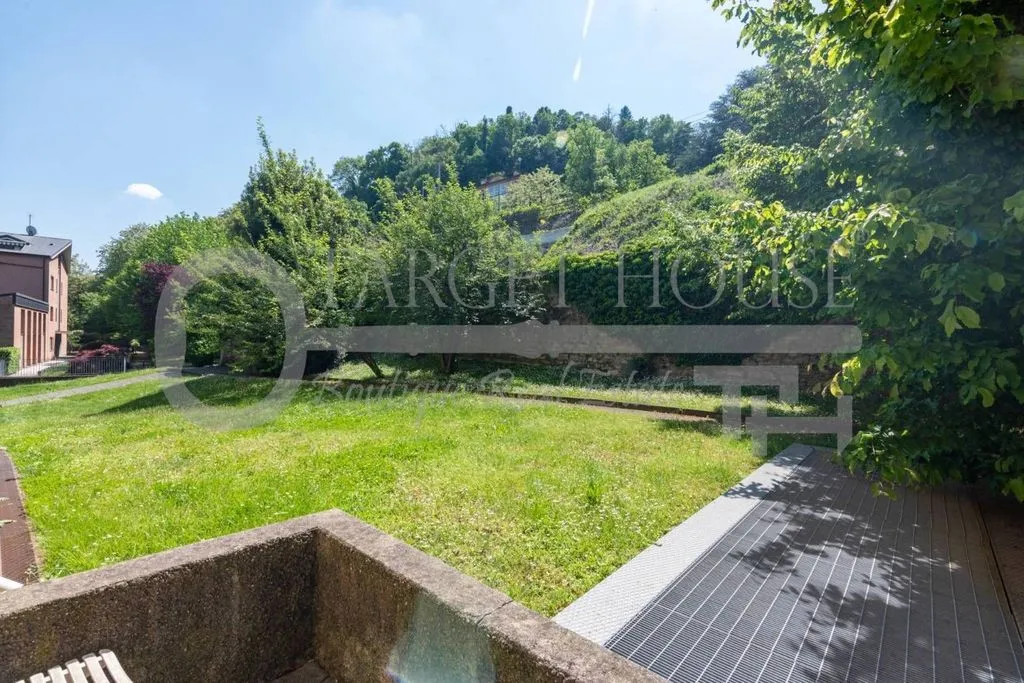 Aed - Office with Lake View in Como
