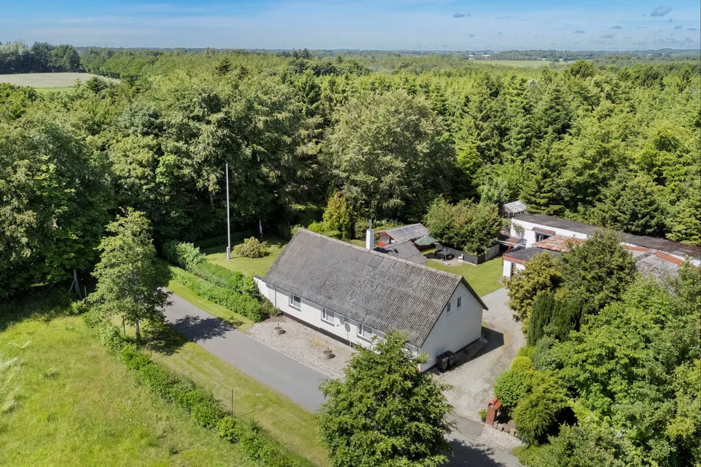Õhuvaade - Villa with Forest Garden in Hollenstedvej