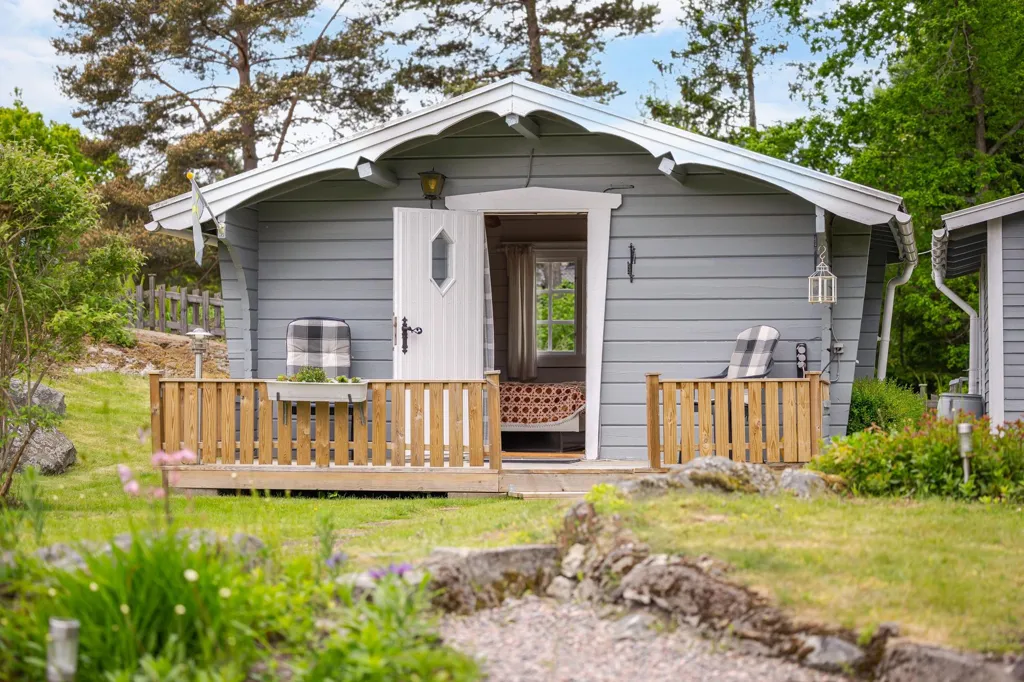 Välivaade - Cottage with Garden and Sea View in Uttervik