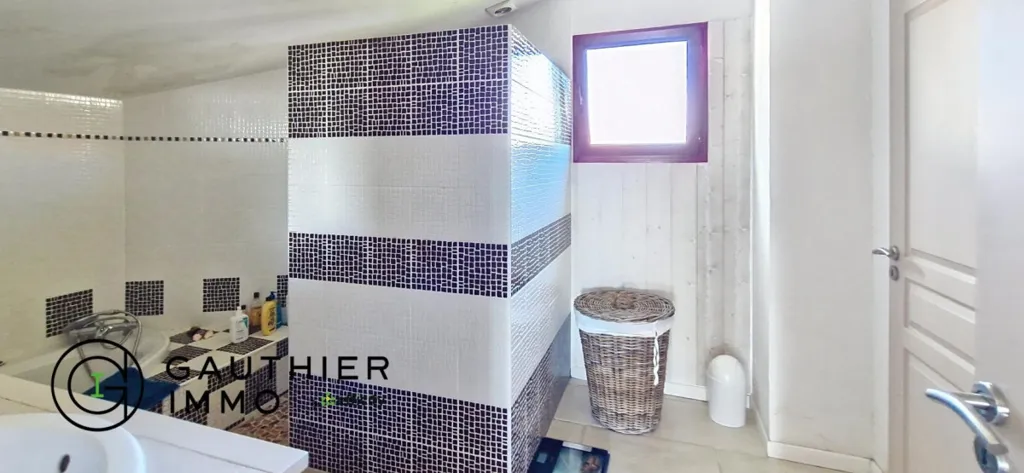 Salles de bain - Villa avec Piscine et Jardin à Gujan-Mestras
