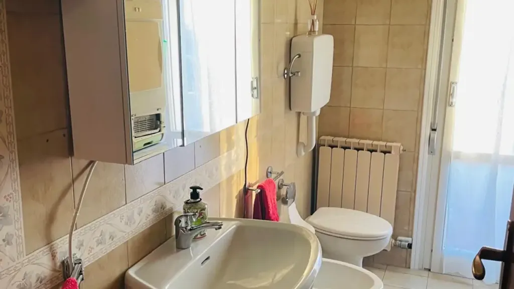 Salles de bain - Trilocale with Private Terrace in Trecenta Centre