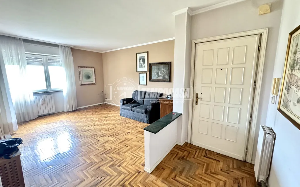 Elutuba - Spacious Apartment with Balcony in Savigliano