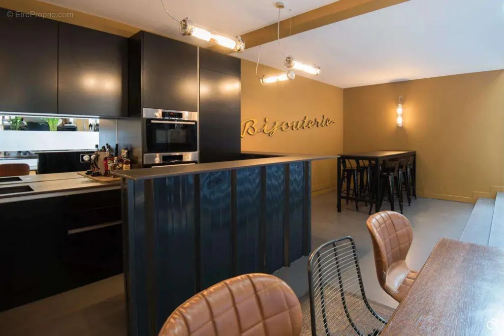 Cuisine - Loft Rénové avec Verrière et Fibre Optique