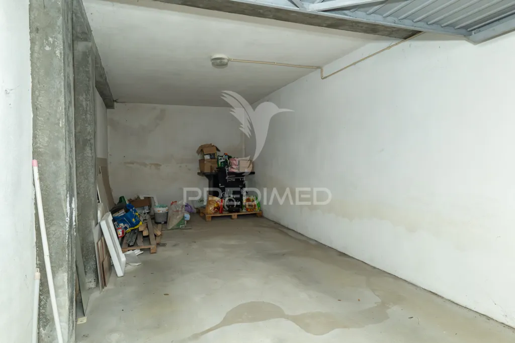 Garage - Converted Shop Apartment near Braga