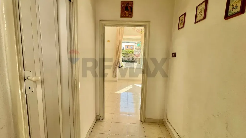 Entrée - Apartment with Terrace in Piscinola, Naples