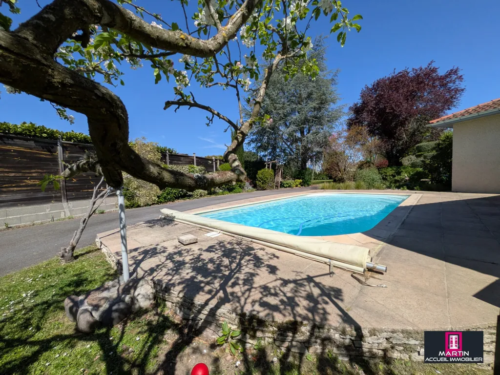 Piscine - Maison avec Piscine et Jardin à Orientation Sud-Ouest