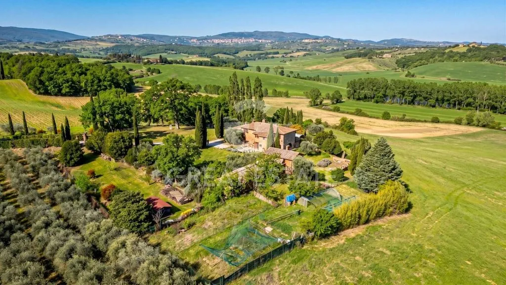 Õhuvaade - Restored Tuscan Casale with Panoramic Views in Chiusi