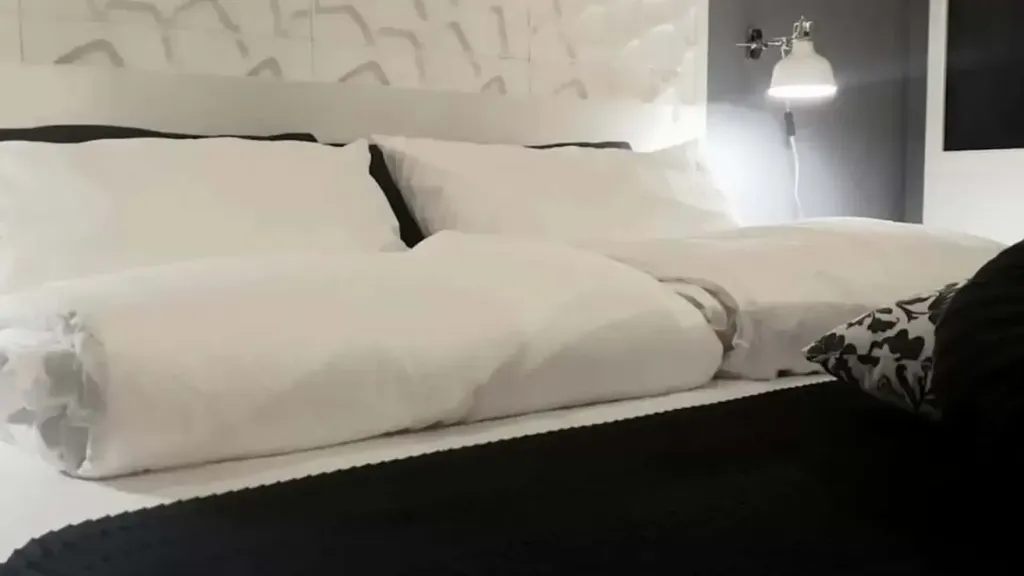 Bedrooms - Furnished Studio with Air Conditioning in Genoa