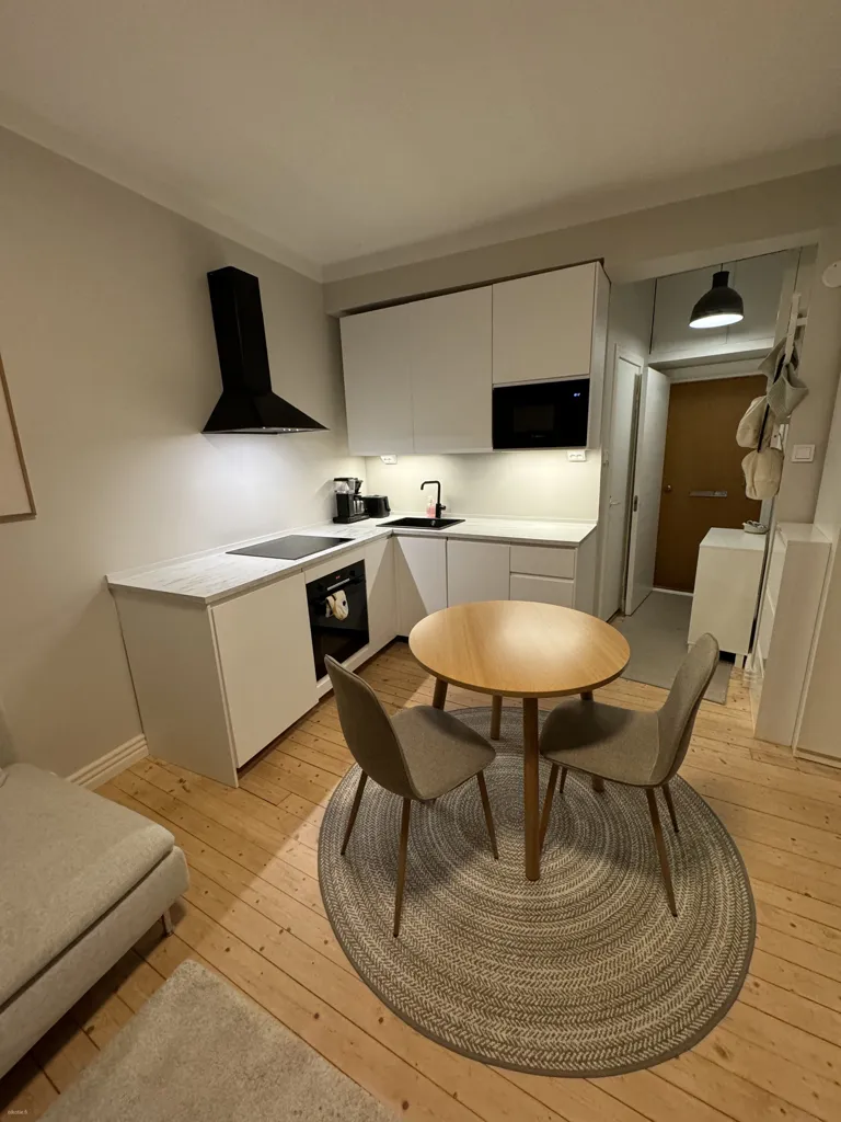 Salle à manger - Modernised Studio with Park View in Kallio, Helsinki