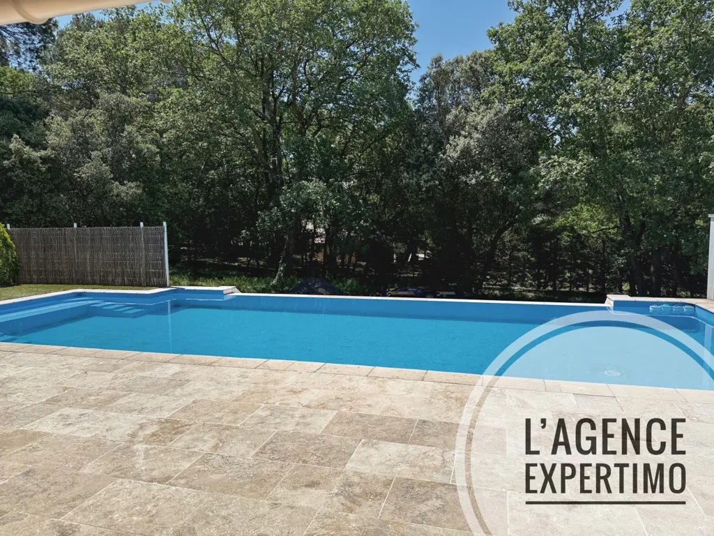 Piscine - Villa avec Piscine à Uchaux