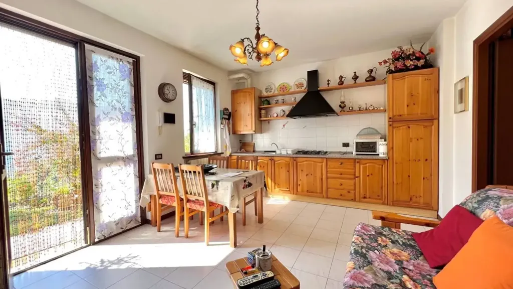 Söögituba - Twin-Unit with Garden in Ranzanico