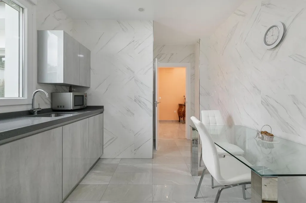 Cuisine - Contemporary Chalet with Pool in Historic Centre