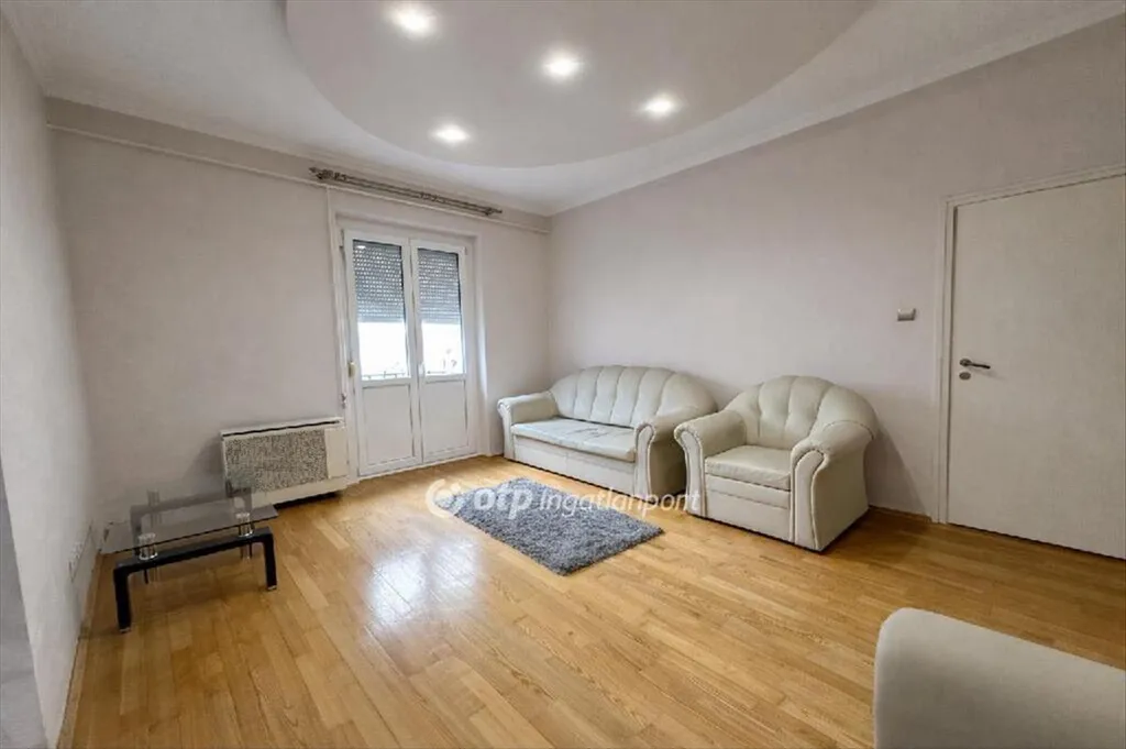 Séjour - 2-Bedroom Apartment with Balcony in Debrecen