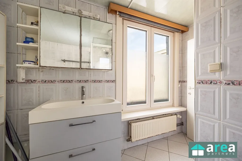 Vannitoad - Renovatable House with Central Location in Antwerp