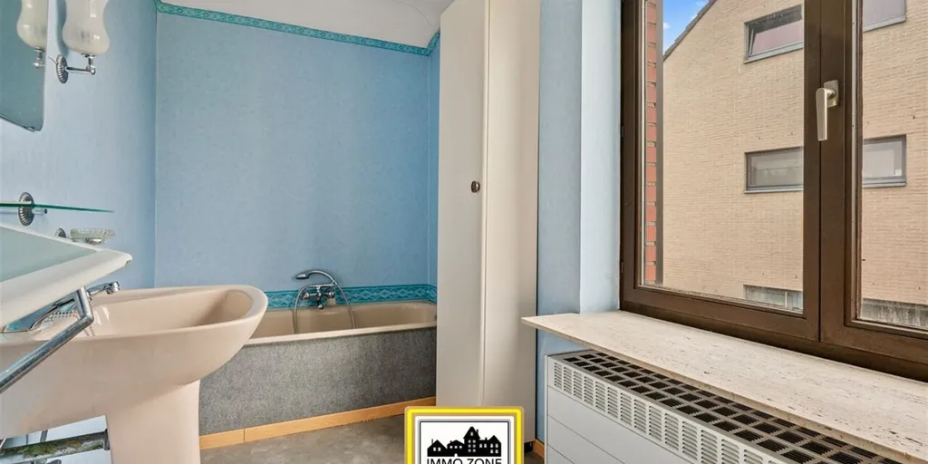 Bathrooms - Spacious Bungalow with Garden in Oosterzele