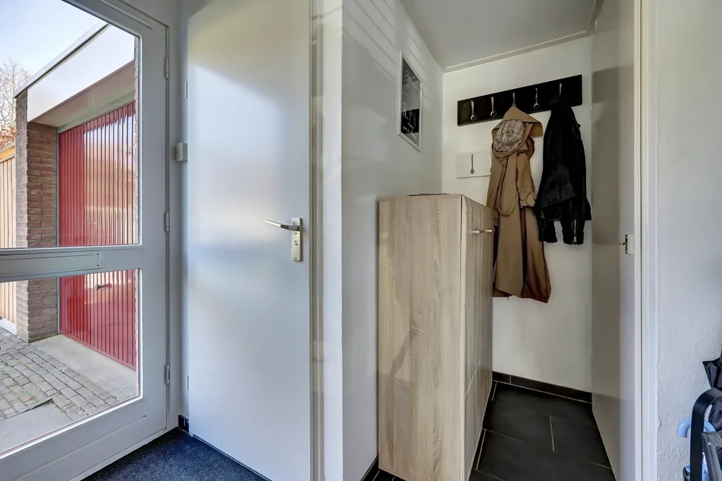 Esik - Detached House with Garden in De Landmaten