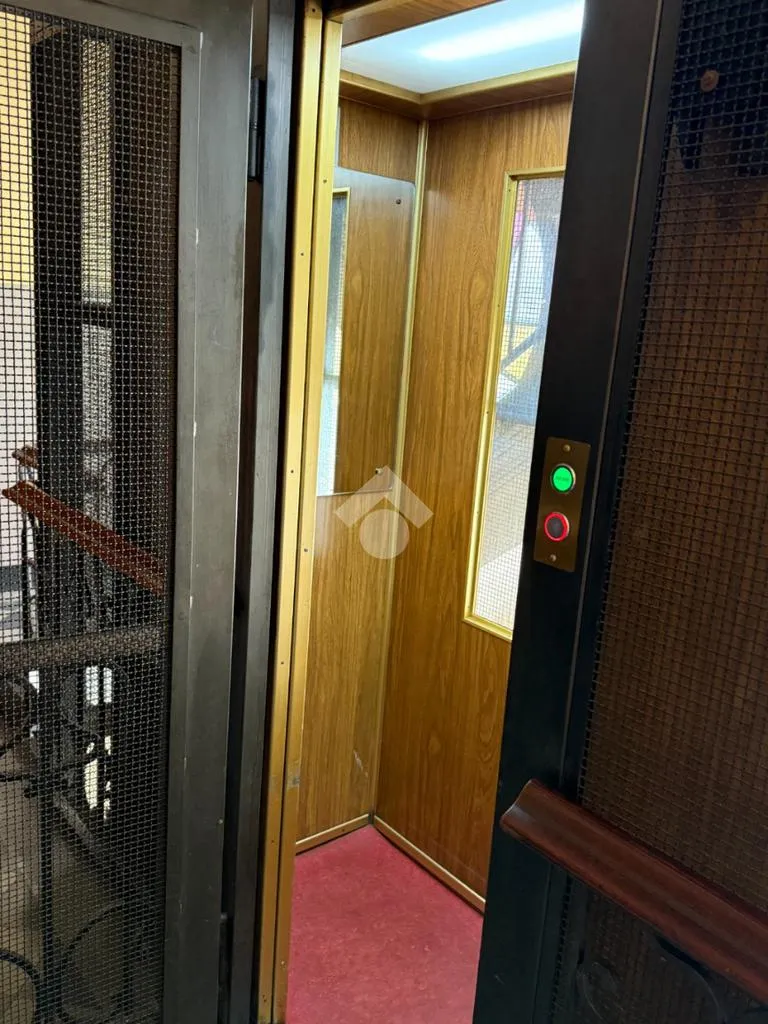 Entrée - Liberty Style Flat with Ascender in Turin