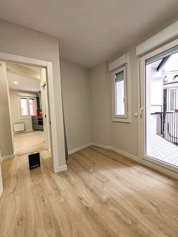Séjour - Reformed Apartment with Balcony in City Centre