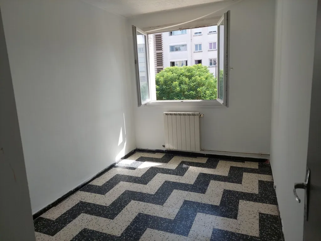 Rooms - T4 Apartment with Balcony in Clavières