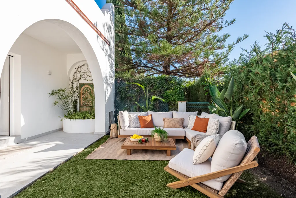 Terrasse - Semi-Detached House with Pool in Nueva Andalucía