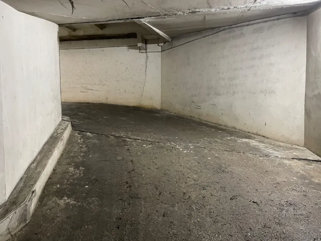 Garage - Parking Spaces in Paris 18th Arrondissement