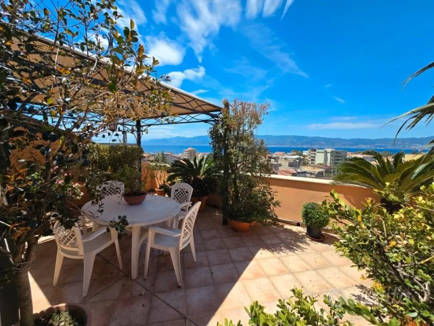 Terrass - Panoramic Penthouse with Stretto View in Catona