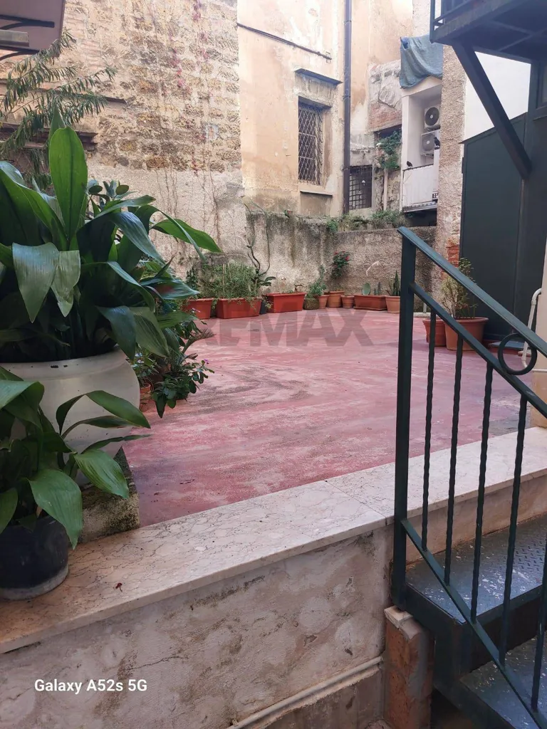 Giardino - Appartamento con tre balconi nel centro storico di Palermo