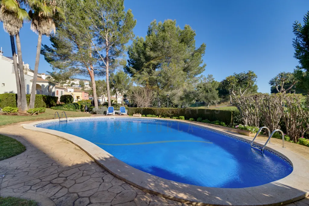 Bassein - Ground-floor Apartment with Garden in Bendinat
