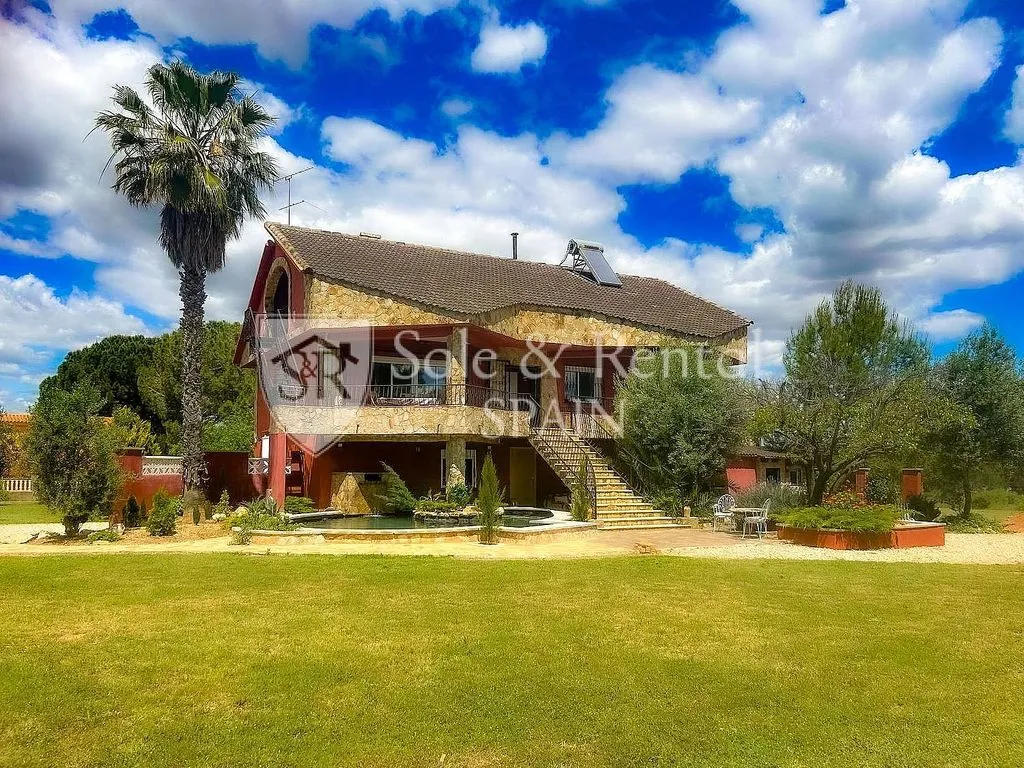 Esterno - Chalet with Pool and Terrace in Montserrat