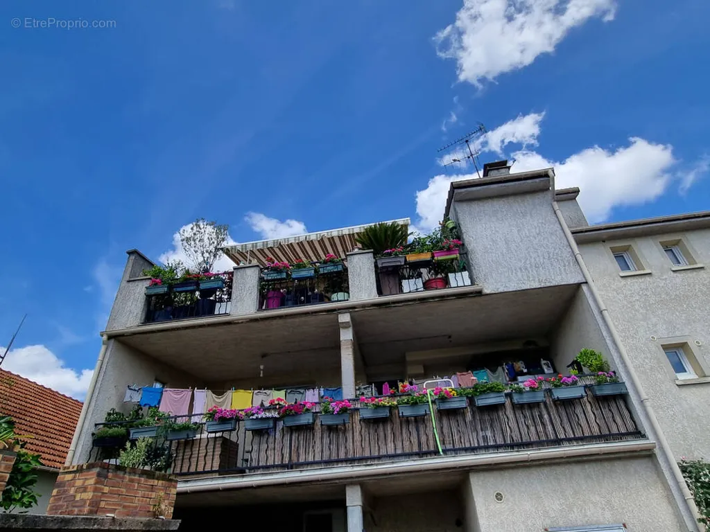 Rõdu - Apartment with Balcony in Viry-Châtillon