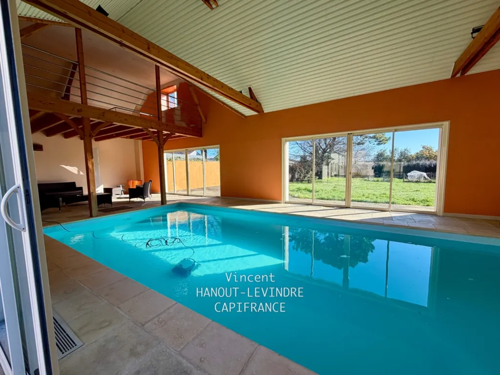 Bassein - 10-Piece House with Indoor Pool in Tiercé