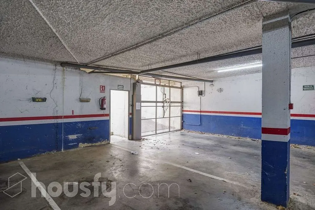 Garage - Apartment with Pool and Terrace in Poblenou