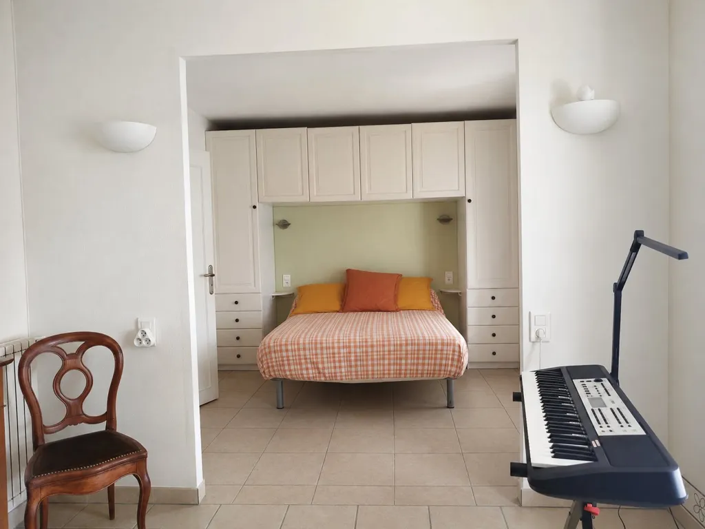Bedrooms - Family House with Pool in Quiet Area