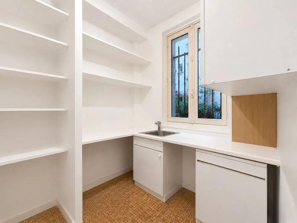 Office - Office Space in Haussmannian Building, Paris 17
