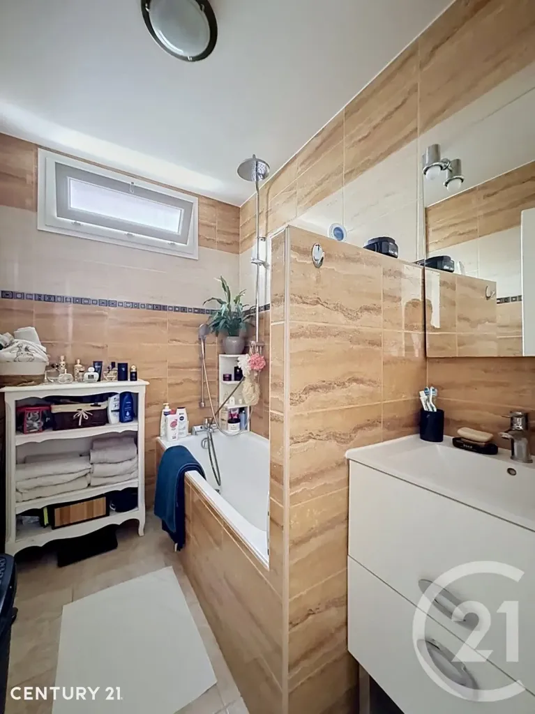Bagni - Occupied 3-Bed Flat with Balcony in Noisy-le-Grand
