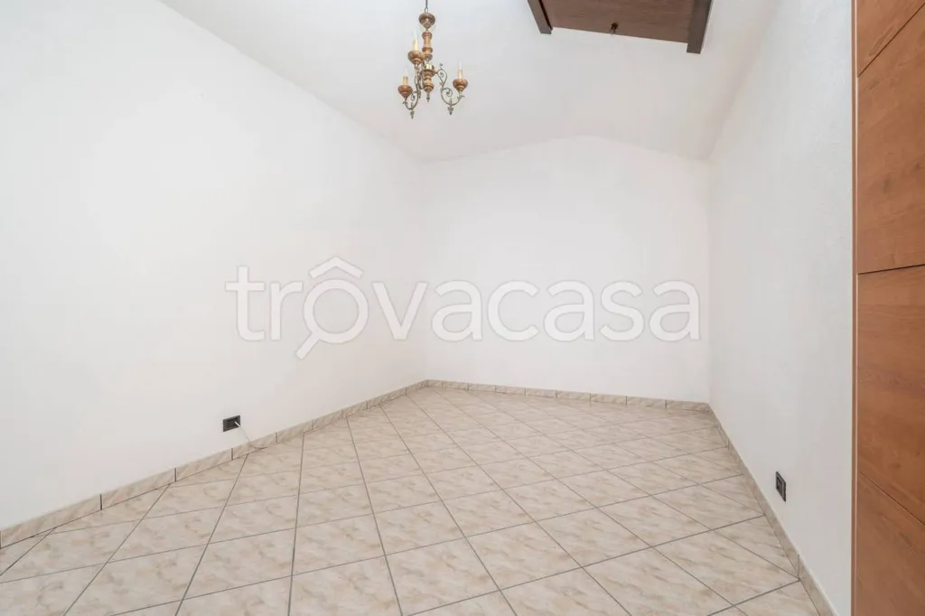 Pièces - Independent House with Balcony in Dronero