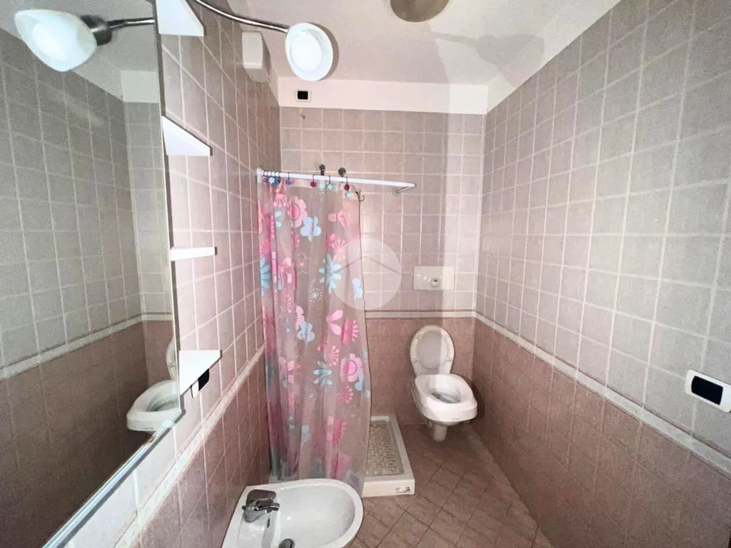 Salles de bain - Modern Flat with East-Facing Terrace in Pescara