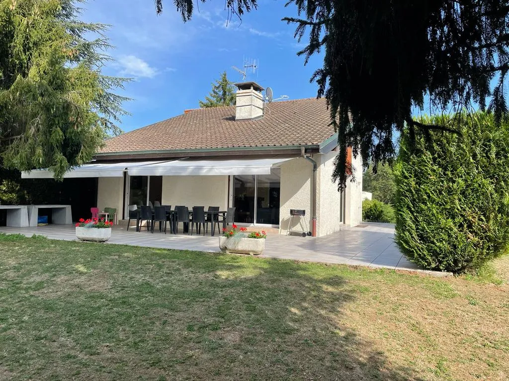 Terrass - Architectural House with Garden in Sciez