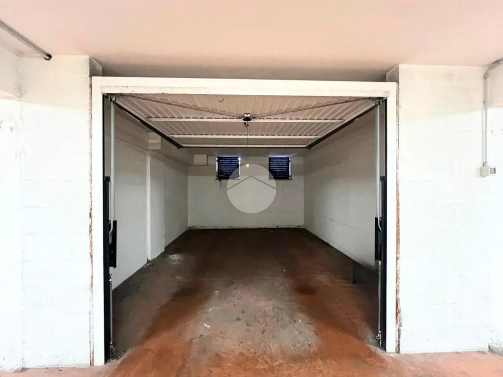 Garage - Modern Flat with East-Facing Terrace in Pescara