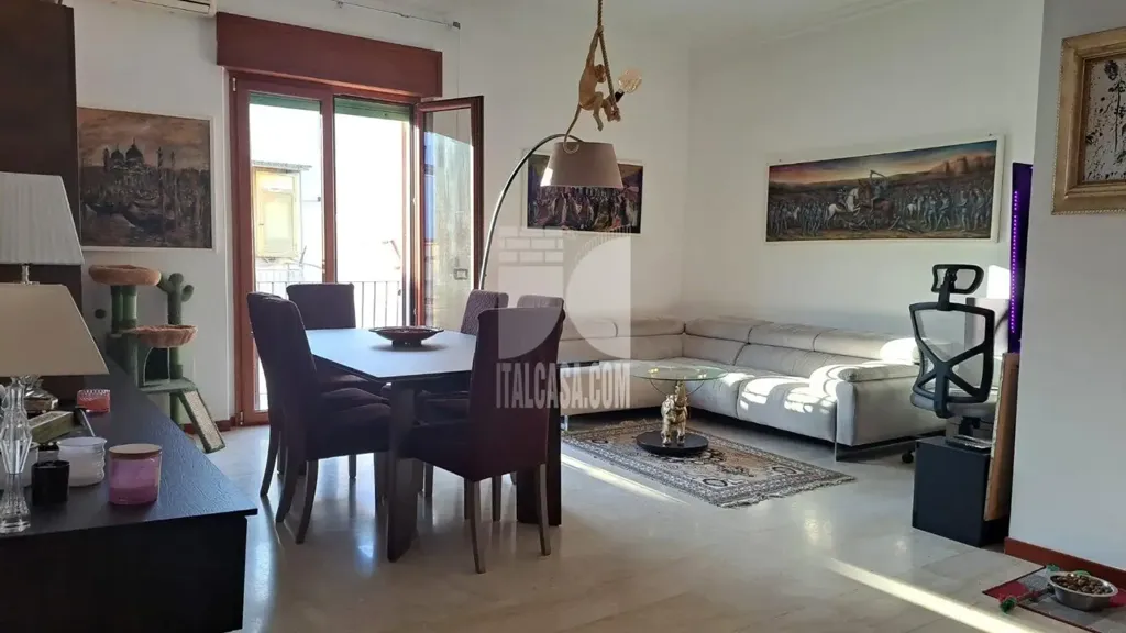 Séjour - Rearfacing Apartment with Balconies in Crotone