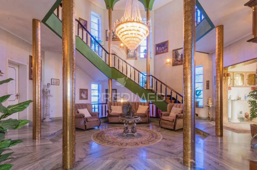 Elutuba - Classical 1970s House with Pool Space in Belverde