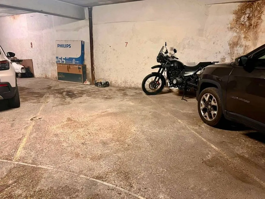 Garage - Luxury Flat with Balconies in Piccolomini, Rome