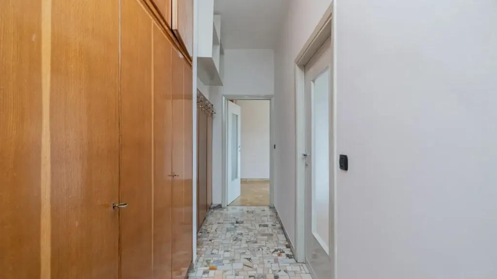 hallway_entrance