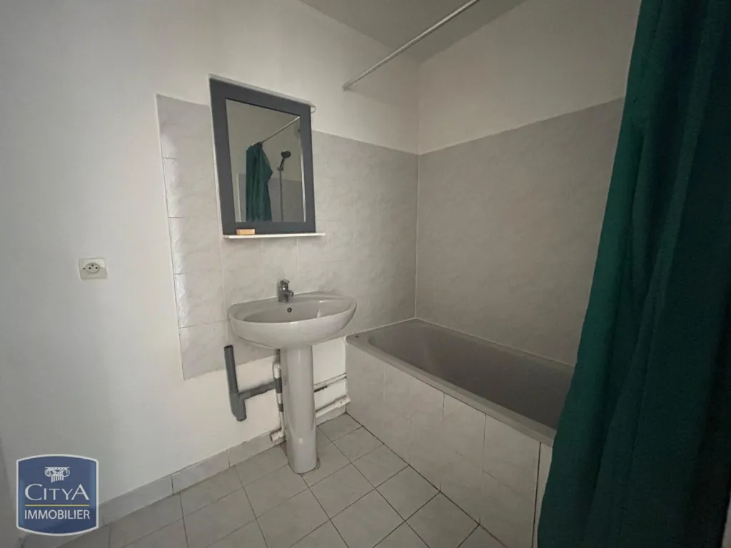 2-Bedroom Apartment with Parking in Rambouillet
