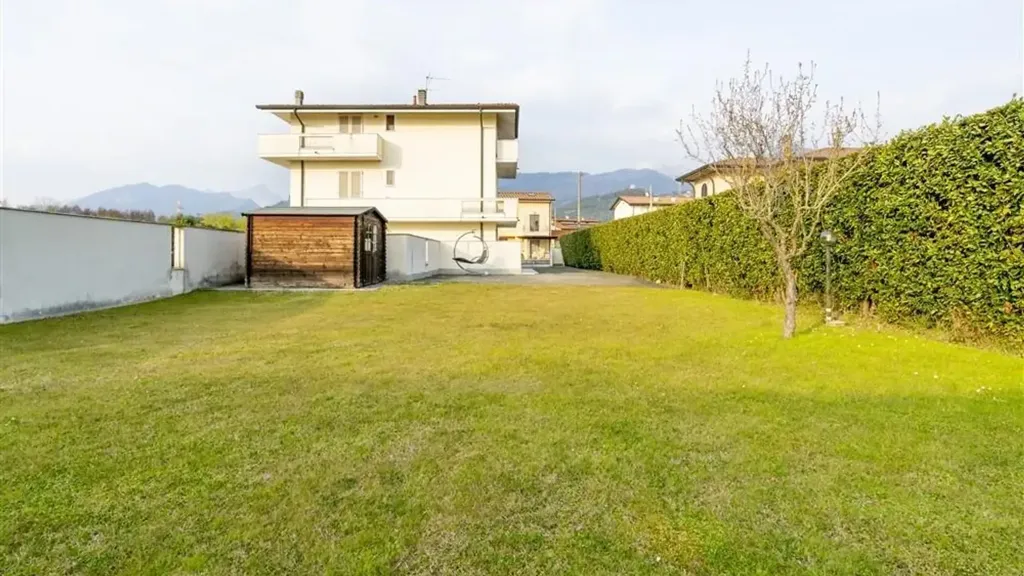 Jardin - Spacious Apartment with Garden in Montignoso