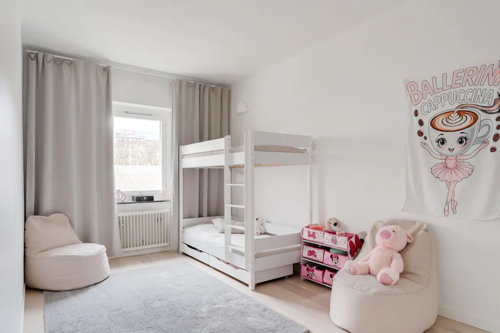 Chambres - Renovated 3-Bedroom with Balcony in Southeast