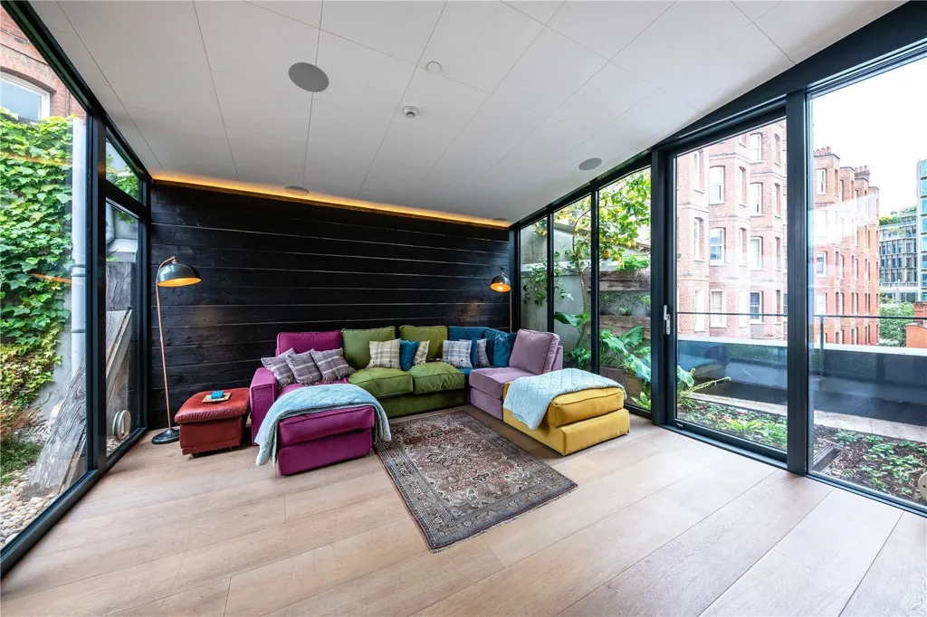 Terrace - 3-bedroom property in London