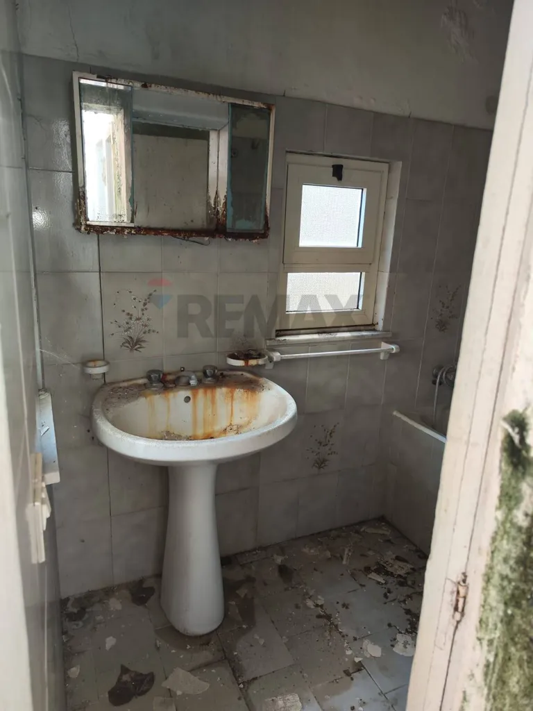 Bathrooms - Independent Villa for Renovation in Acireale