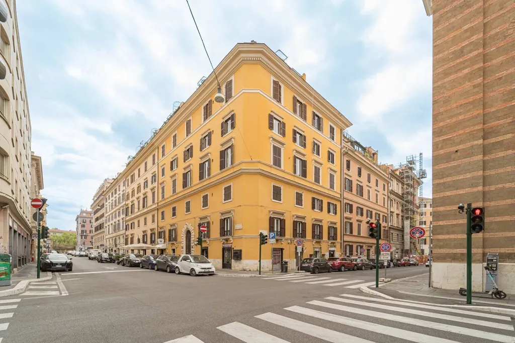 Välivaade - Triplex with Double Exposure in Ludovisi, Rome