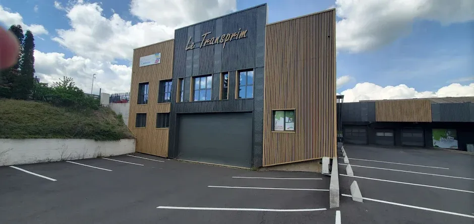 Esterno - Industrial Unit with High-Ceiling Storage in Saint-Flour